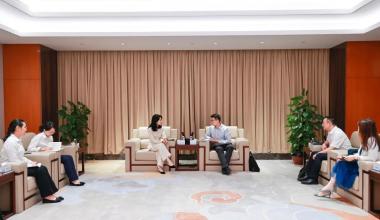 Peng Hao, Bí thư Đảng ủy và Chủ tịch Chi nhánh Chiết Giang của Ngân hàng Xuất nhập khẩu Trung Quốc, đã đến thăm Tongkun để nghiên cứu.