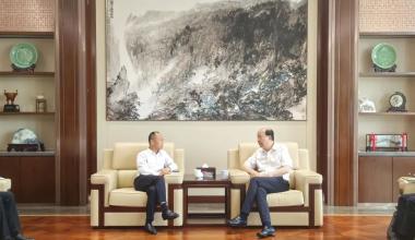 Zhang Shiqian, Chủ tịch Ngân hàng Công thương Trung Quốc Chi nhánh Gia Hưng, đến thăm Tongkun để nghiên cứu